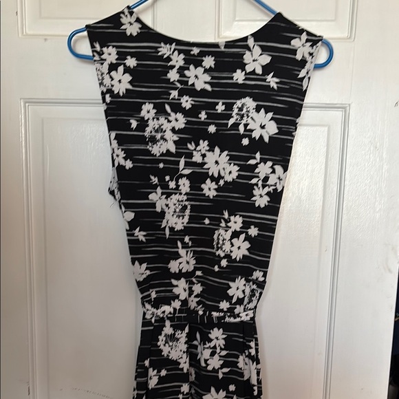 Floral Black and White Women's Dress - Picture 8 of 9